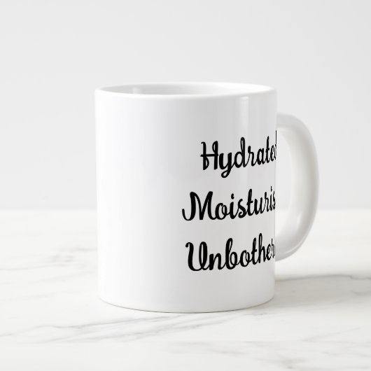 Gehydrateerde, gehydrateerde, ongehinderde grappig grote koffiekop (Voorkant rechts)