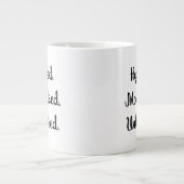 Gehydrateerde, gehydrateerde, ongehinderde grappig grote koffiekop (Voorkant)