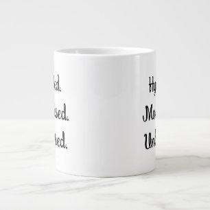 Gehydrateerde, gehydrateerde, ongehinderde grappig grote koffiekop