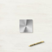 Geïndividualiseerde naam van geborsteld metaal post-it® notes (Op bureau)