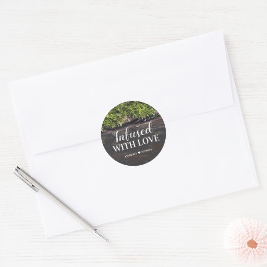 Geinfuseerd met liefdesweddenschap ronde sticker (Envelop)