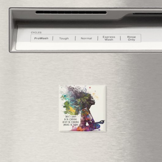 Geïnspireerde vrouw omhelst magneet (Insitu (Vaatwasser))