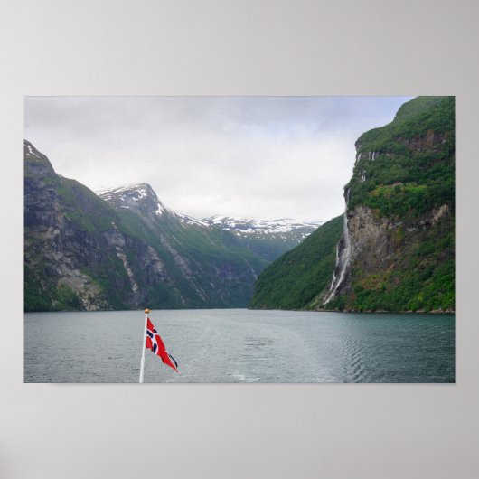 Geiranger fjord met poster onder Noorse vlag (Voorkant)