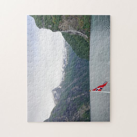 Geiranger fjord met puzzel onder Noorse vlag Legpuzzel (Verticaal)