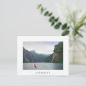 Geiranger fjord met witte briefkaart met Noorse vl (Staand voorkant)