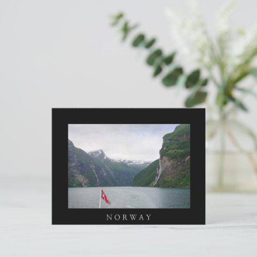 Geiranger fjord met zwart briefkaart onder Noorse  (Staand voorkant)