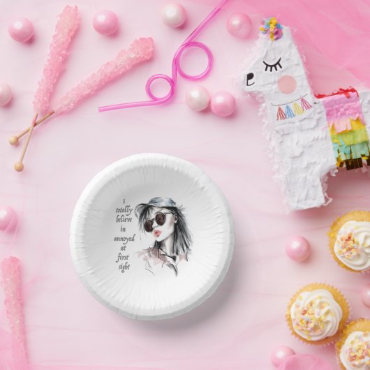 Geïrriteerd op het eerste gezicht papieren kommen (Feest)