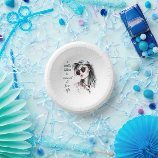 Geïrriteerd op het eerste gezicht papieren kommen (Feest)