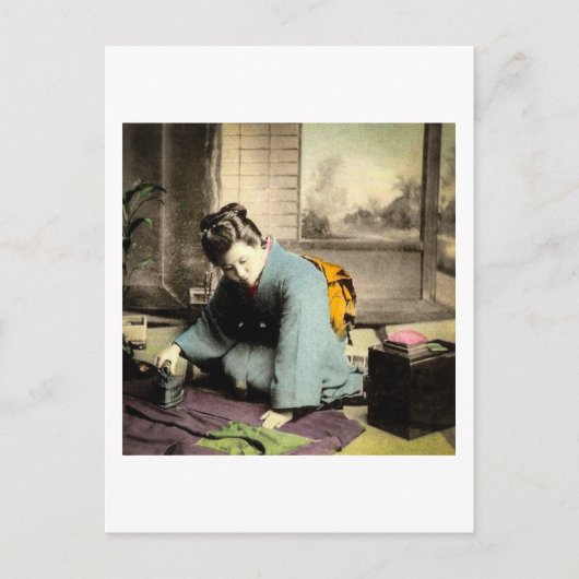 Geisha Preparing Silk Kimono  Oud Japan Briefkaart (Voorkant)