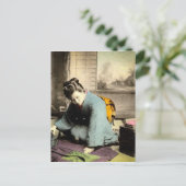 Geisha Preparing Silk Kimono  Oud Japan Briefkaart (Staand voorkant)