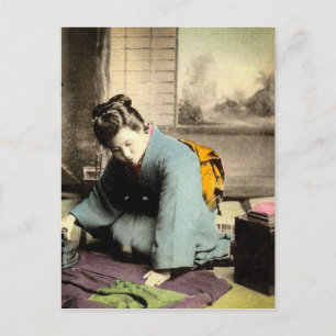Geisha Preparing Silk Kimono  Oud Japan Briefkaart