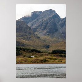 Geïsoleerd huis op het eiland Skye in Schotland Poster
