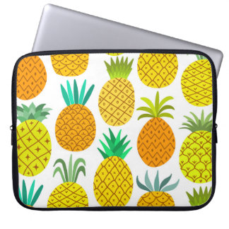 Geïsoleerde ananas:  naadloos patroon. laptop sleeve