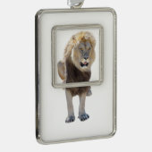 Geïsoleerde leeuw die je tong uitsteekt verzilverd omlijst ornament (Rechts)