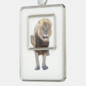 Geïsoleerde leeuw die je tong uitsteekt verzilverd omlijst ornament (Links)