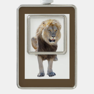 Geïsoleerde leeuw zittend en je tong uitstekend verzilverd omlijst ornament