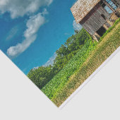 Geïsoleerde verweerde schuur op stenen "stelten" tissuepapier (Detail)