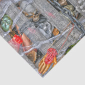 Geitic Halloween Skulls Chains and Body Parts Tissuepapier (Detail)