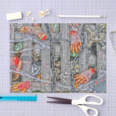 Geitic Halloween Skulls Chains and Body Parts Tissuepapier (Craft)