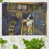 Gejaagd door de Amorphous Shape of Shadows Theedoek (Gevouwen)