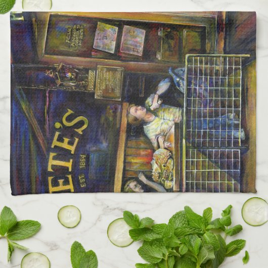 Gejaagd door de Amorphous Shape of Shadows Theedoek (Gevouwen)