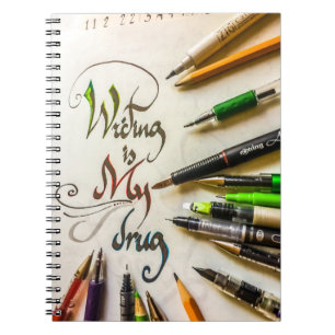 Gek schrijver manifest pennen en potloden notitieboek