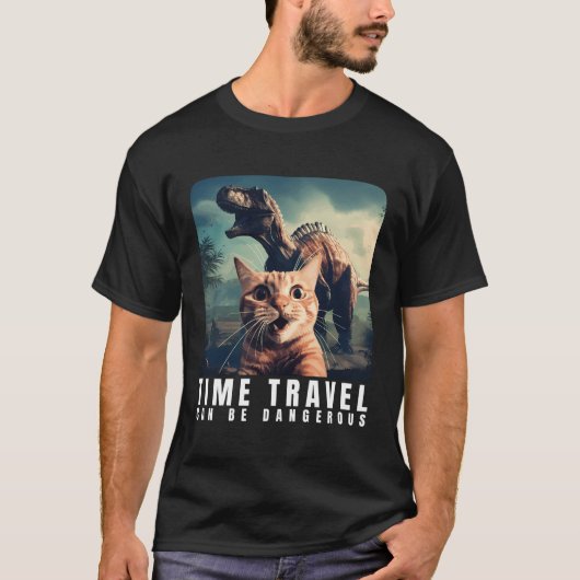 Gekke Cat Selfie Run Time Travel kan gevaarlijk zi T-shirt (Voorkant)