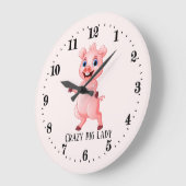 gekke dame voegt tekst toe grote klok (Hoek)