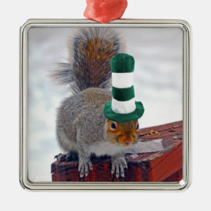 Gekke eekhoorn met groene gestripte Pet, versierd Metalen Ornament