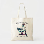 Gekke gans op de losse gans schaatsen op scooter tote bag (Voorkant)