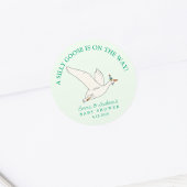 Gekke gans op de weg Groene Baby shower Ronde Sticker