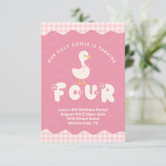 Gekke gans vierde verjaardag kaart (Staand voorkant)