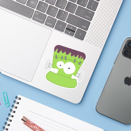 Gekke Goofy Frankenstein's Monster Face Sticker (Laptop met iPhone)