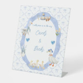 Gekke Goose Whimsical Bow Baby Boy Shower Reclamebord Met Voetstuk (Voorkant)