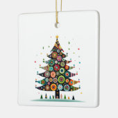 Gekke grillige kerstboom, heldere kleuren keramisch ornament (Links)
