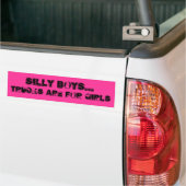 Gekke jongens... vrachtwagens zijn voor meisjes. bumpersticker (Op Truck)
