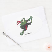 gekke ninja-kikkervis cartoon ovale sticker (Envelop)