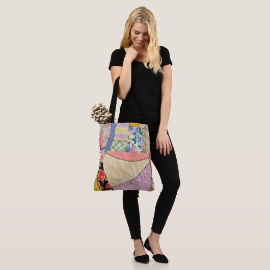 Gekke patchwork quilt met zigzag stiksels tote bag (Op model)