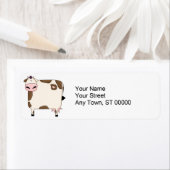 gekke vetbruine en witte koe cartoon etiket (Insitu)