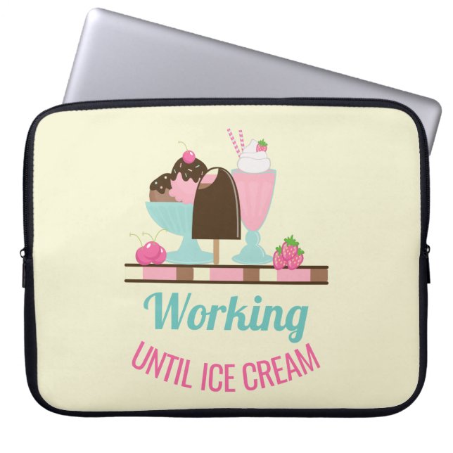 Gekke woordspeling die werkt tot Ice Cream - Yummy Laptop Sleeve (Voorkant)