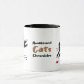 Gekke zwarte kat achtervolgt rode stip mok (Midden)