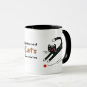 Gekke zwarte kat achtervolgt rode stip mok (Voorkant rechts)