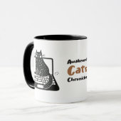 Gekke zwarte kat die op laptop zit mok (Voorkant links)