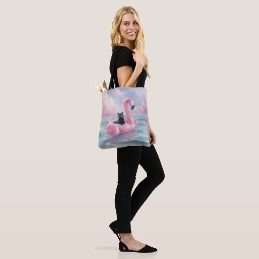 Gekke zwarte kat in Flamingo Float Tas (Op model)