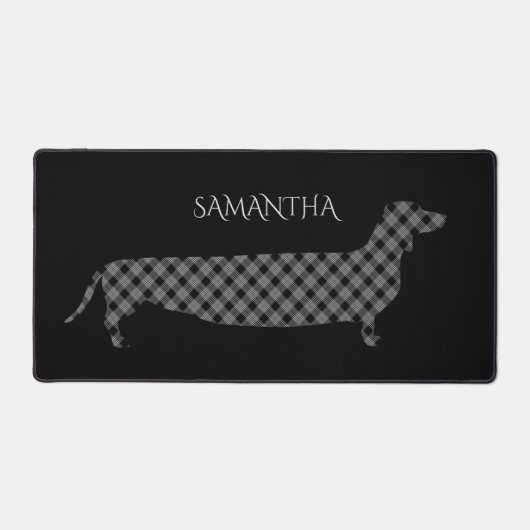 Geklede dachshond op zwarte gepersonaliseerde bureaumat (Voorkant)