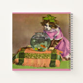 geklede kat en viskuit notitieboek (Achterkant)