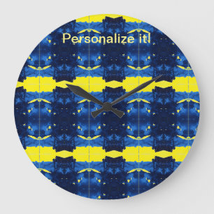Gekleurd en gespiegeld psychedelisch blauw, geel o grote klok