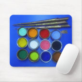 gekleurd zand voor de bouw van een boeddhistische muismat (Met muis)