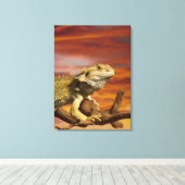 Gekleurde draak (Pogona Vitticeps) op een tak, Canvas Afdruk (Insitu (Houten vloer))