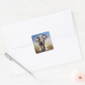 Gekleurde olifant loopt door vlakte vierkante sticker (Envelop)